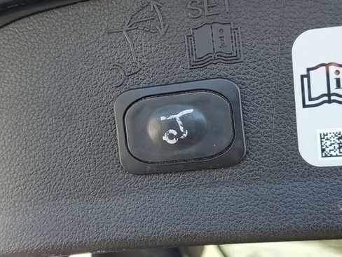 Used 2019 Ford Escape Titanium w/ U9j03 - Titanium Tow Package AWD/4WD image 10