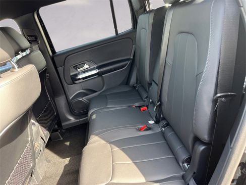 New 2025 Mercedes-Benz GLB 250 4MATIC image 8