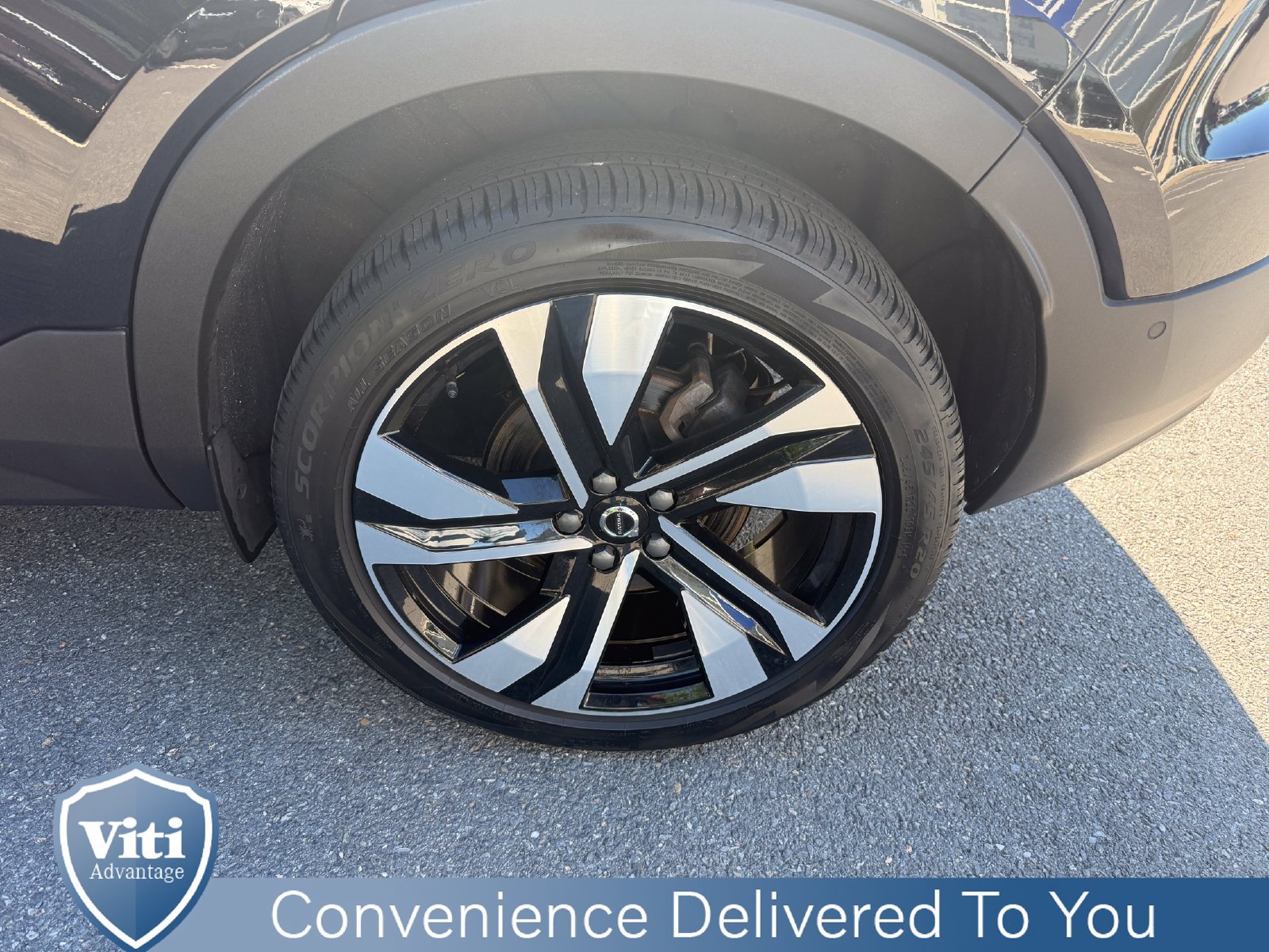 Certified 2024 Volvo XC40 B5 Plus w/ Protection Package Premier AWD/4WD image 13