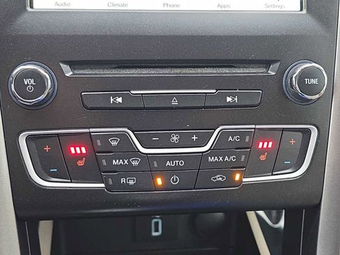 Used 2017 Ford Fusion SE w/ Fusion SE Technology Package image 29