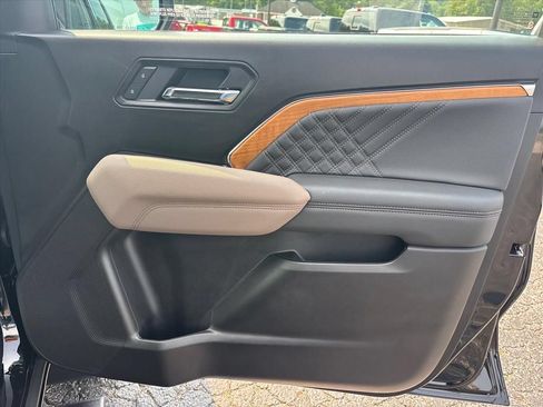 Used 2025 GMC Canyon Denali w/ LPO, Denali Black Edition AWD/4WD image 14