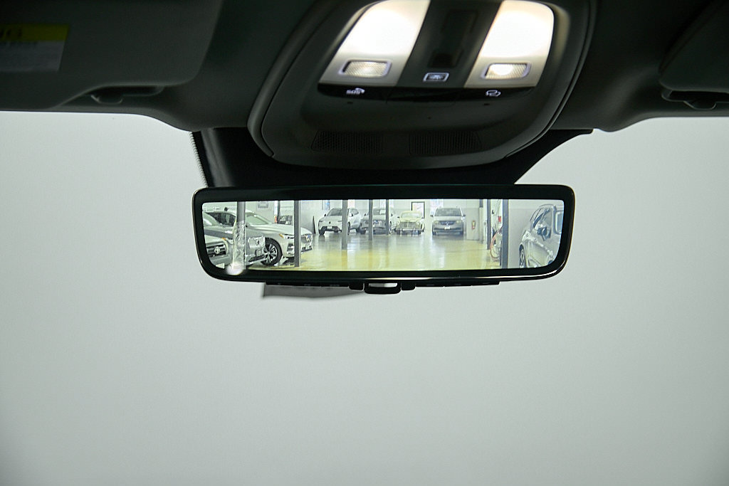 Certified 2025 Volvo XC90 B6 Ultra w/ Protection Package Premier AWD/4WD image 31