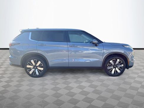 New 2026 Mitsubishi Outlander SE image 4