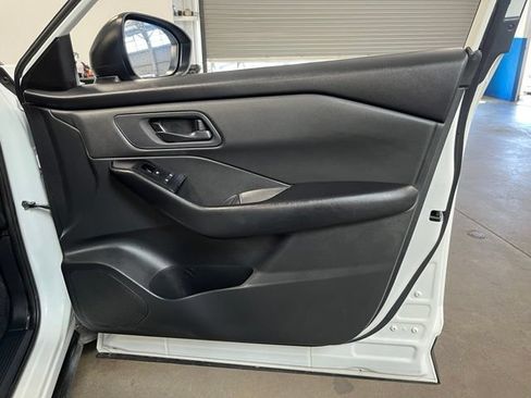 Used 2024 Nissan Rogue S FWD image 12