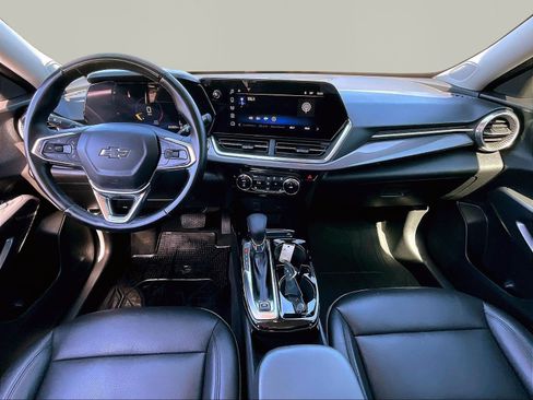 Used 2025 Chevrolet Trax ACTIV FWD image 7