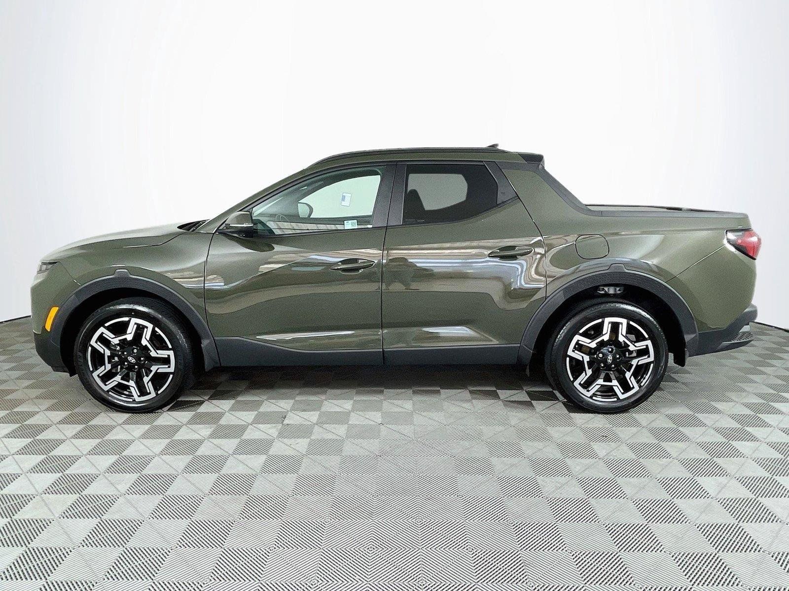 Certified 2025 Hyundai Santa Cruz Limited AWD/4WD image 4