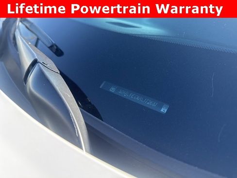 Used 2024 GMC Terrain SLT image 25