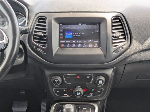 Certified 2019 Jeep Compass Latitude w/ Cold Weather Group image 17