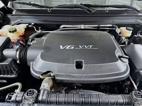 Used 2022 Chevrolet Colorado W/T w/ Custom Special Edition RWD image 28