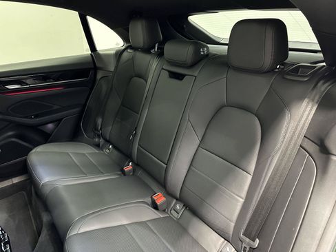 Certified 2025 Porsche Macan 4S Electric AWD/4WD image 36