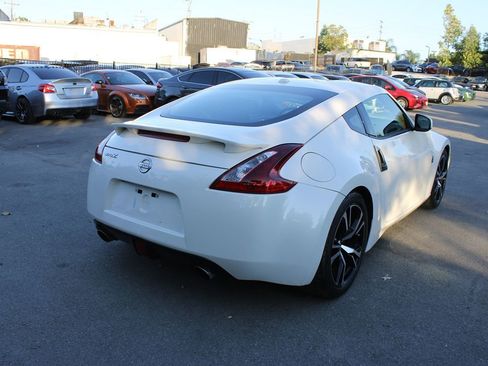 Used 2018 Nissan 370Z Coupe RWD image 8