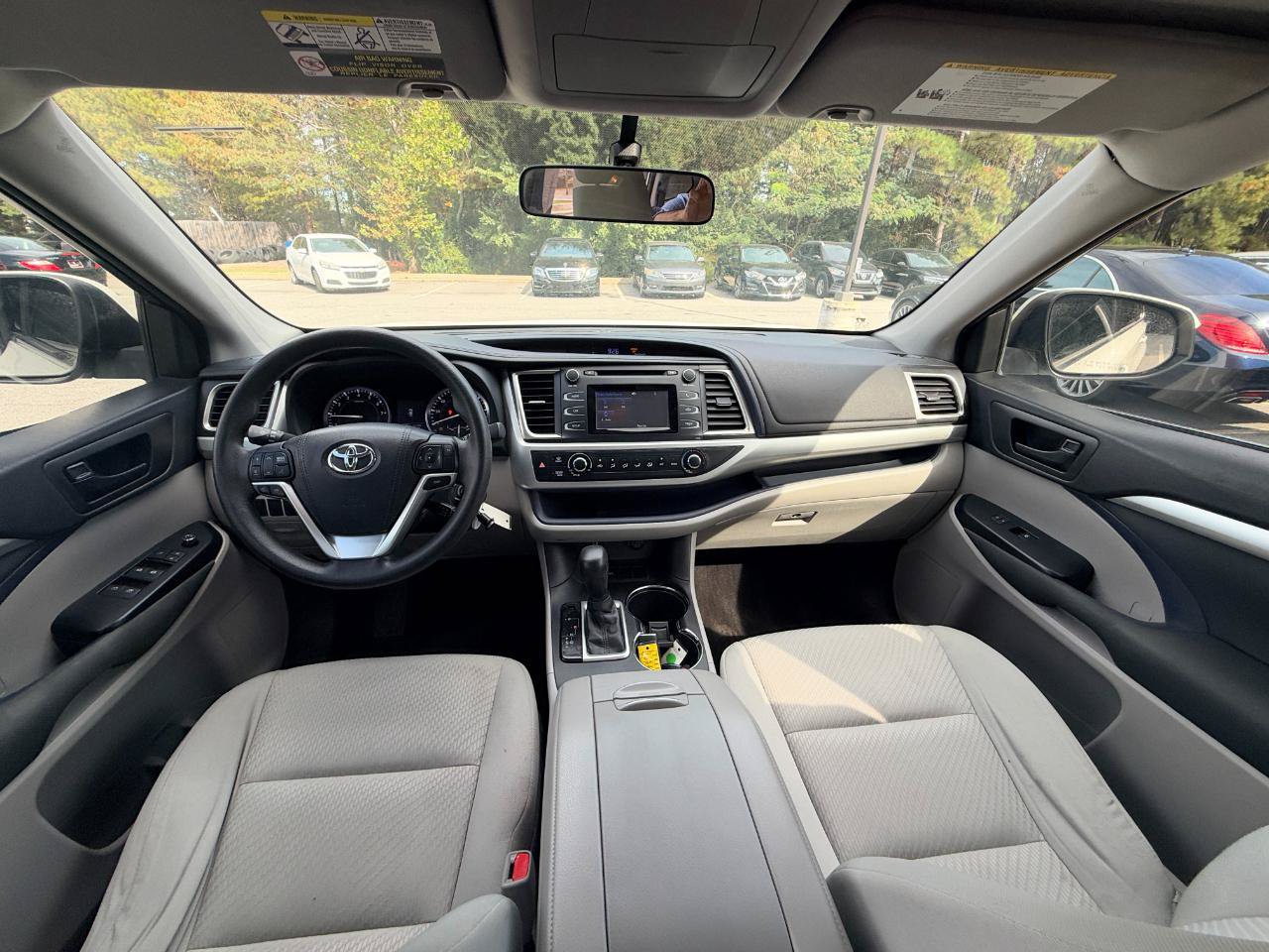 Used 2016 Toyota Highlander LE FWD image 2