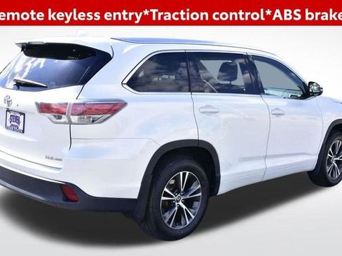 Used 2016 Toyota Highlander XLE AWD/4WD image 4
