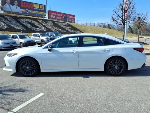 Certified 2020 Toyota Avalon XSE w/ All Weather Liner Package image 7