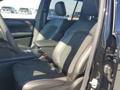 New 2025 Jeep Grand Cherokee Altitude image 18