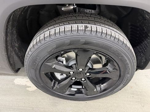 New 2025 Jeep Grand Cherokee L Limited image 4