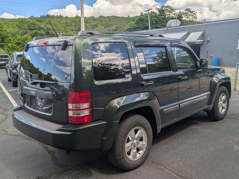 Used 2011 Jeep Liberty Sport w/ Popular Equipment Group AWD/4WD image 2
