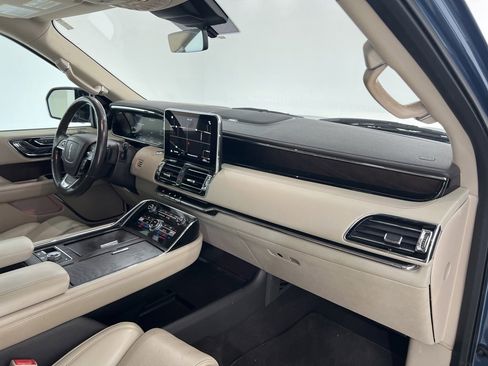 Used 2019 Lincoln Navigator Select w/ Technology Package image 27