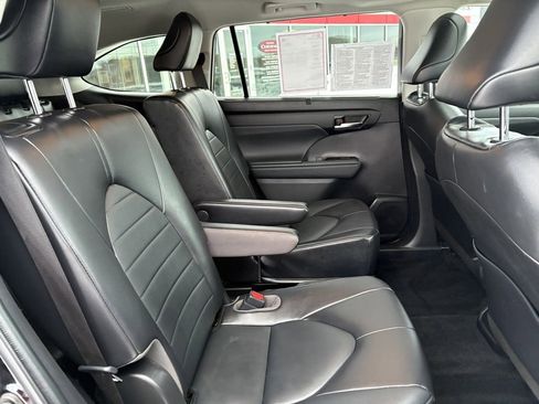 Certified 2022 Toyota Highlander XLE image 14