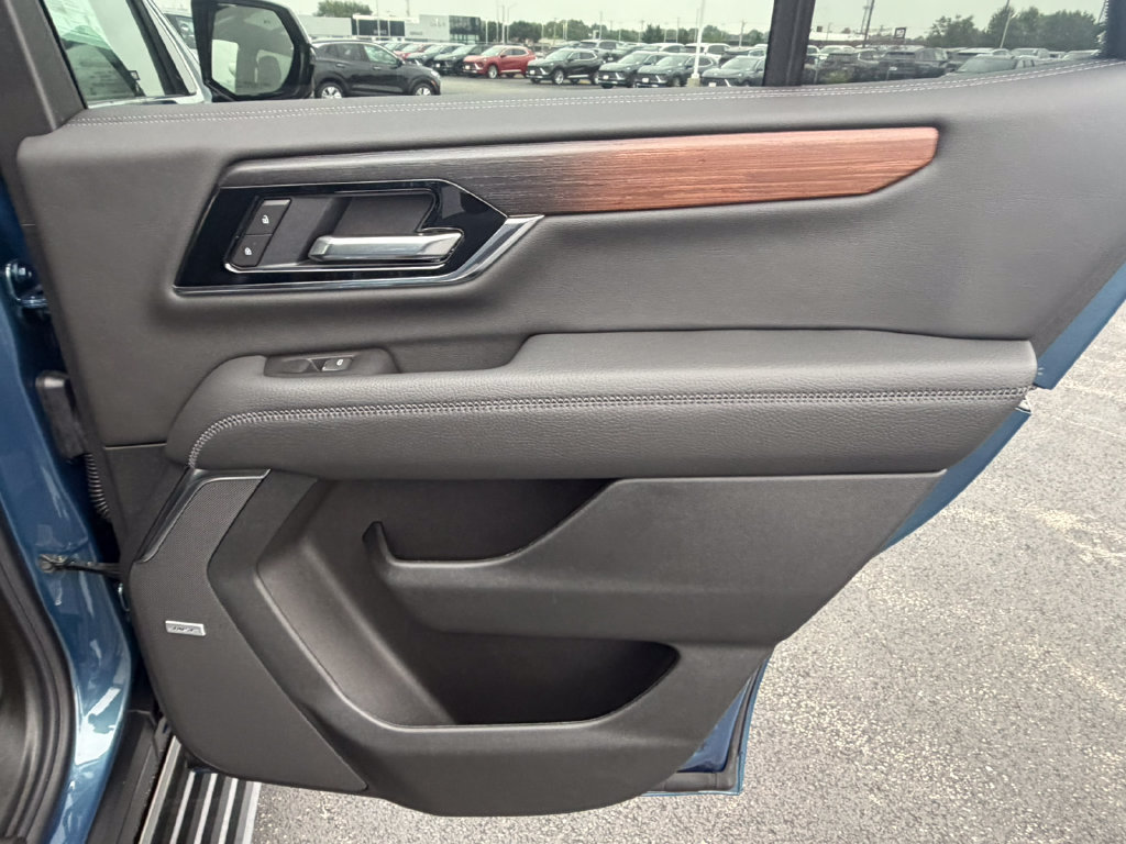 New 2026 GMC Yukon Denali w/ Sun & Power Step Package AWD/4WD image 18