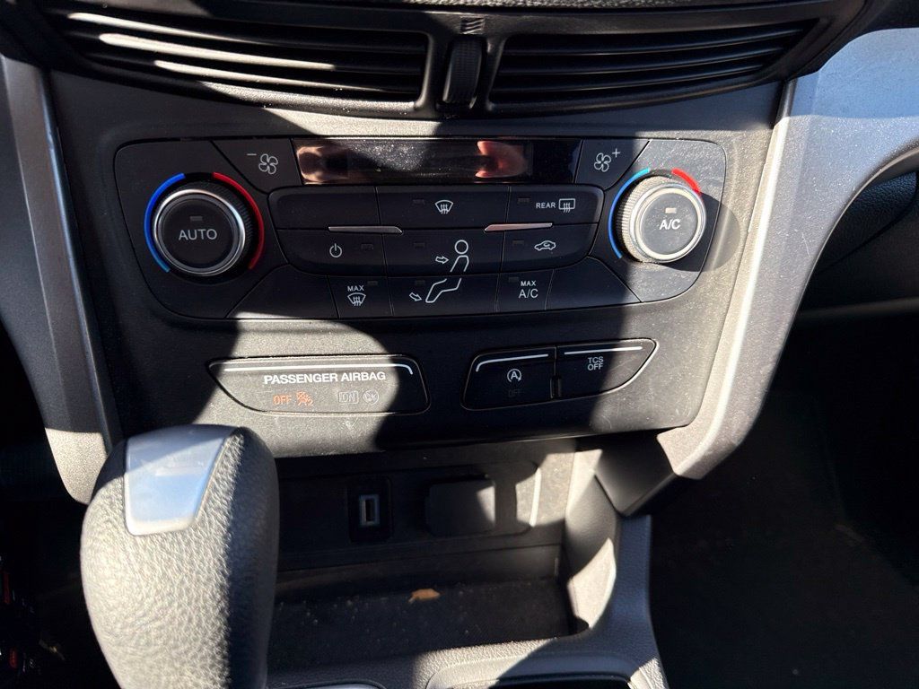 Used 2017 Ford Escape SE w/ Equipment Group 201A FWD image 21
