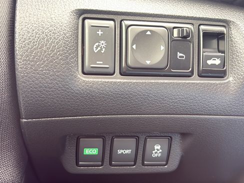 Used 2018 Nissan Sentra SV w/ Premium Package (P01) FWD image 19