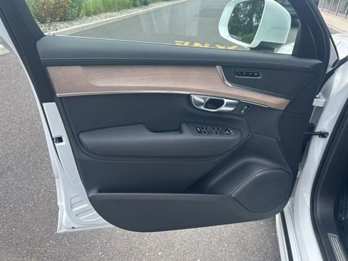 Certified 2025 Volvo XC90 B6 Plus AWD/4WD image 16