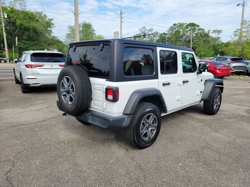 Used 2022 Jeep Wrangler Unlimited Sport AWD/4WD image 2