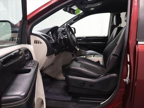 Certified 2019 Dodge Grand Caravan SXT FWD image 13