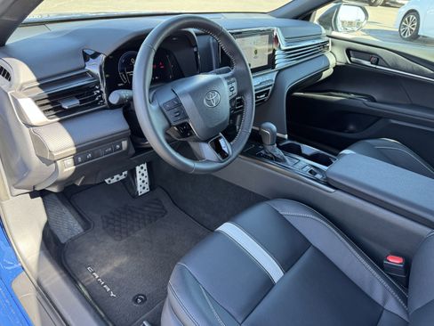 Used 2025 Toyota Camry SE w/ Convenience Package image 28