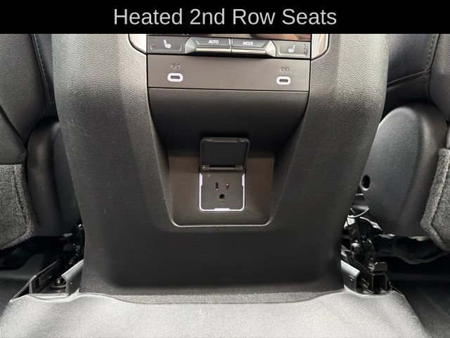 Used 2024 GMC Yukon XL AT4 w/ Technology Package AWD/4WD image 22