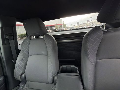 Used 2025 Toyota Tacoma SR image 11