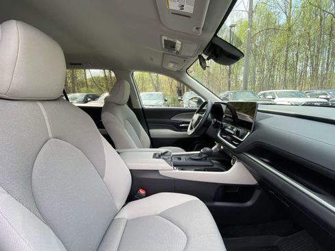 Certified 2025 Toyota Grand Highlander FWD image 24