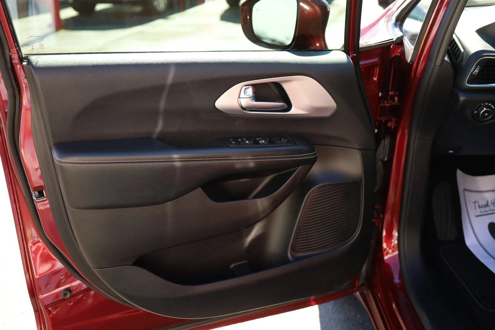 Used 2019 Chrysler Pacifica Touring-L w/ Advanced Safetytec Group FWD image 9