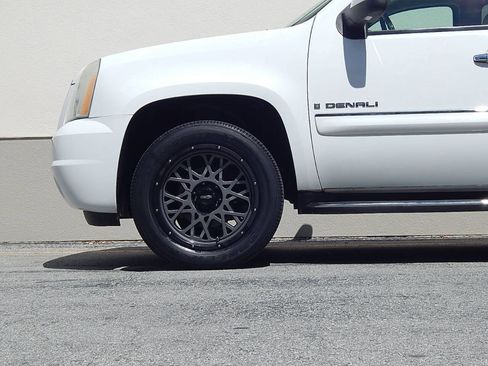 Used 2007 GMC Yukon Denali image 9