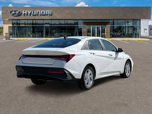 Certified 2025 Hyundai Elantra SE image 37