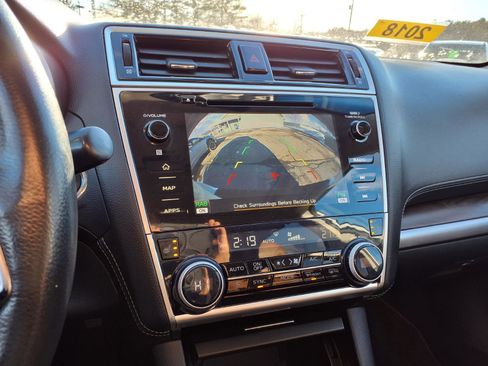 Used 2018 Subaru Outback 2.5i Touring image 10