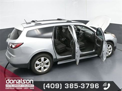 Used 2017 Chevrolet Traverse LT w/ Style and Technology Package image 25