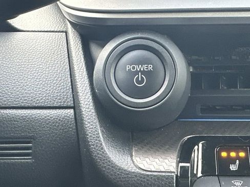 Used 2025 Toyota Prius XLE image 27