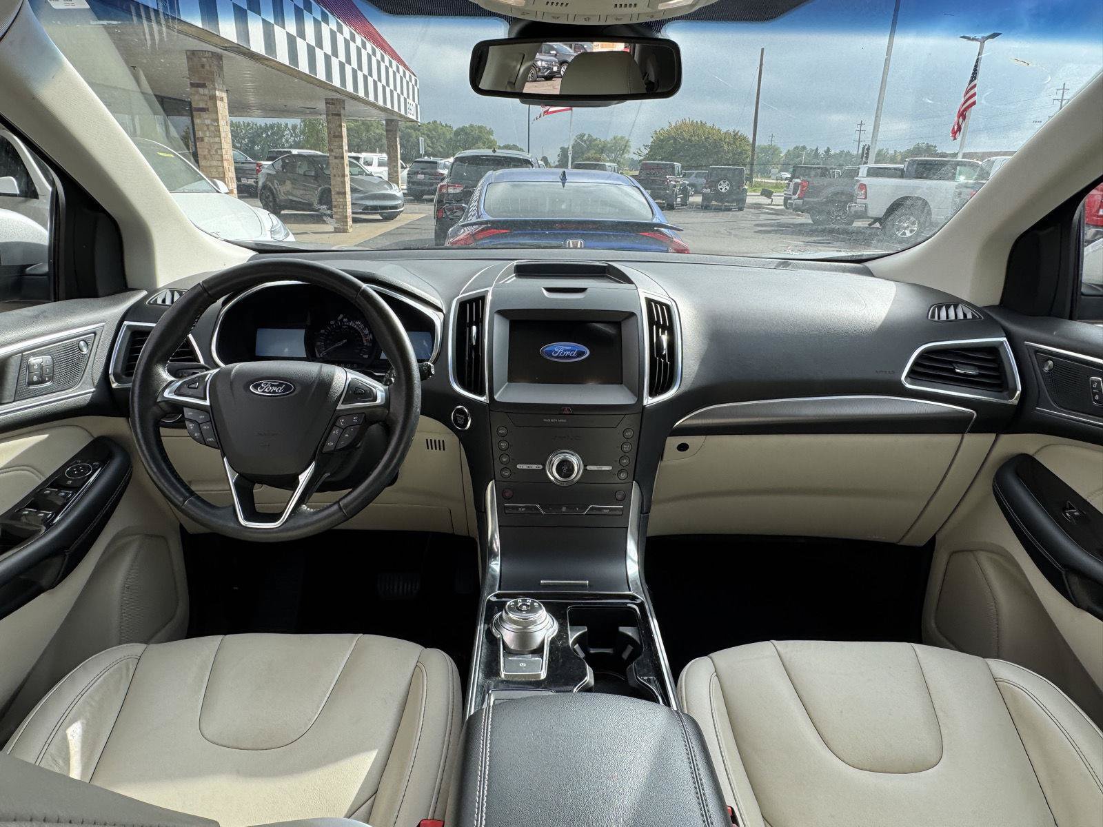 Used 2020 Ford Edge Titanium AWD/4WD image 3