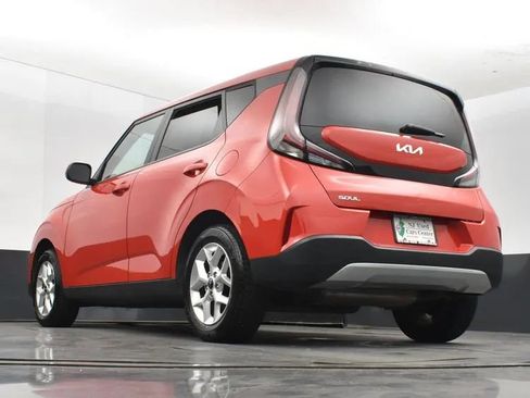 Used 2024 Kia Soul LX w/ Option Group 015 FWD image 11