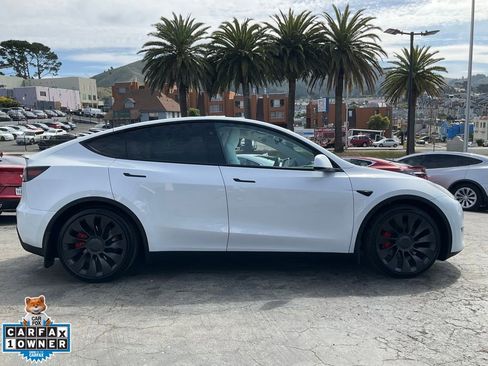 Used 2023 Tesla Model Y Performance image 3