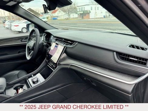 Certified 2025 Jeep Grand Cherokee Limited w/ Trailer Tow Package image 9