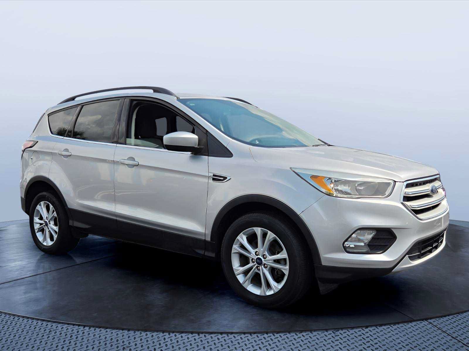 Used 2018 Ford Escape SE FWD image 1