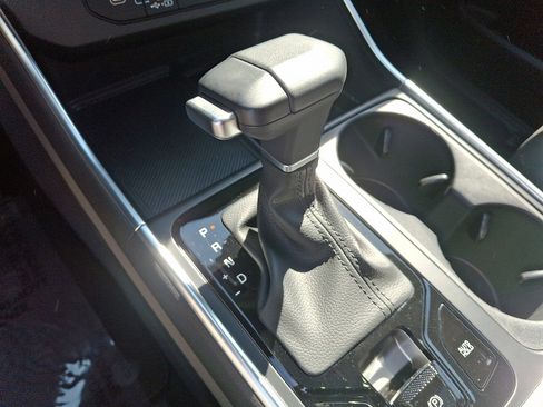 Used 2025 Kia Carnival SX image 16