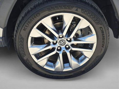 Used 2020 Toyota RAV4 XLE Premium FWD image 20