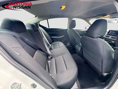 Used 2025 Nissan Altima 2.5 SV FWD image 34