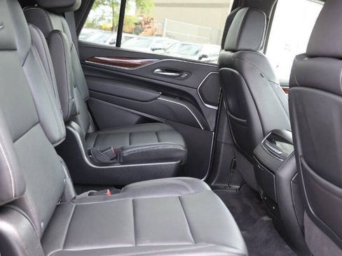 Used 2023 Cadillac Escalade Luxury AWD/4WD image 16