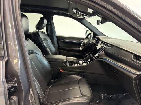 Used 2022 Jeep Grand Cherokee Overland image 36