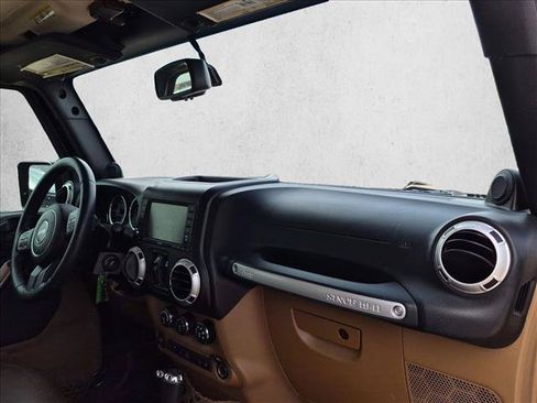 Used 2014 Jeep Wrangler Unlimited Sahara w/ Connectivity Group AWD/4WD image 15